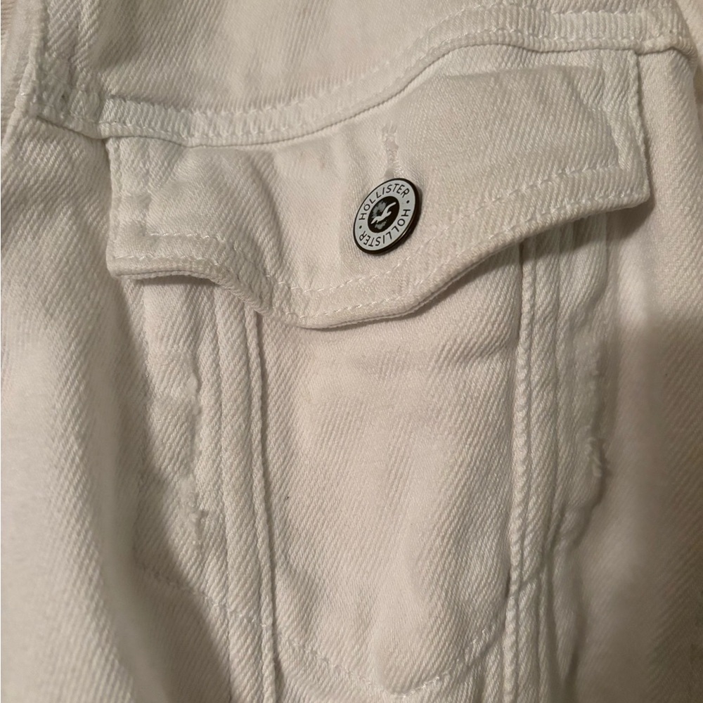 LIKE NEW Hollister Women's White Distressed Jean Jacket - Picture 3 of 9
